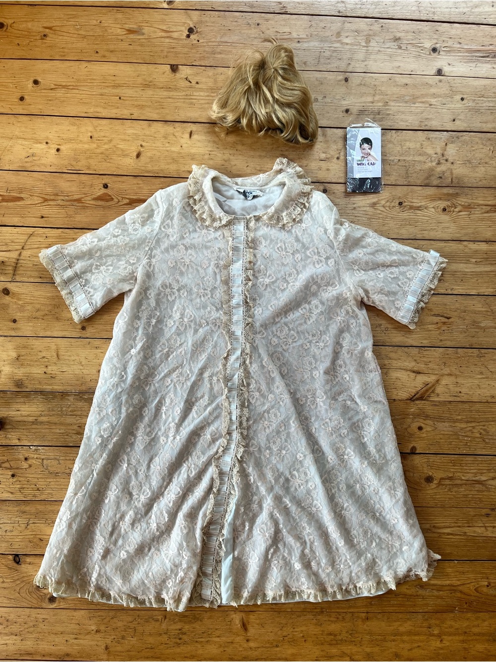 Rosemary’s baby Halloween costume with wig